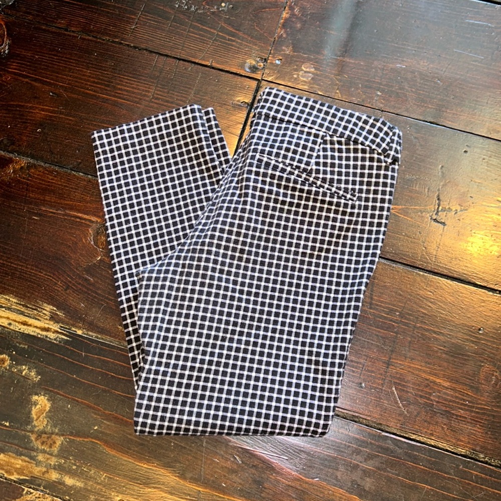Ladies Old Navy Capris